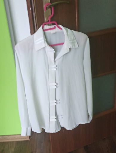 Zdjęcie oferty: Biała elegancka bluzka z długim rękawem
