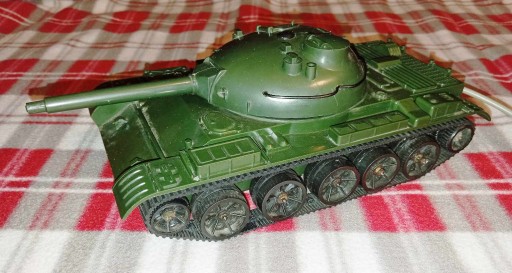 Zdjęcie oferty: Czołg T-62 zabawka PRL "zdalnie sterowany"