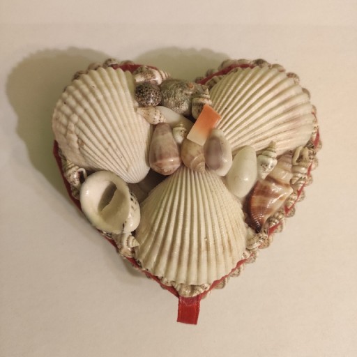 Zdjęcie oferty: Szkatułka na biżuterię serce muszle pamiątka morze
