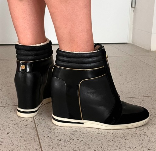 Zdjęcie oferty: Tommy Hilfiger- botki oryginalne - Sneakersy- Sebille FW56821694 990 41