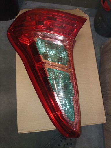 Zdjęcie oferty: Lampa tylna prawa Citroen C4 II, 9646801677