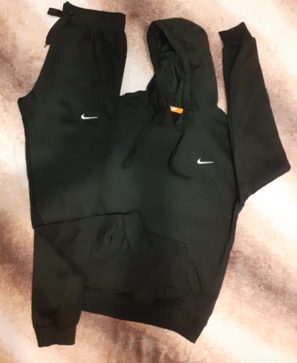 Zdjęcie oferty: Dresy męskie z białym logo Nike.