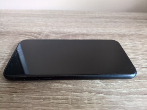Zdjęcie oferty: iPhone XR 64 GB czarny plus AirPods 2 gen