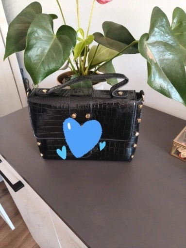 Zdjęcie oferty: Torebka z ptaszkiem lakierowana