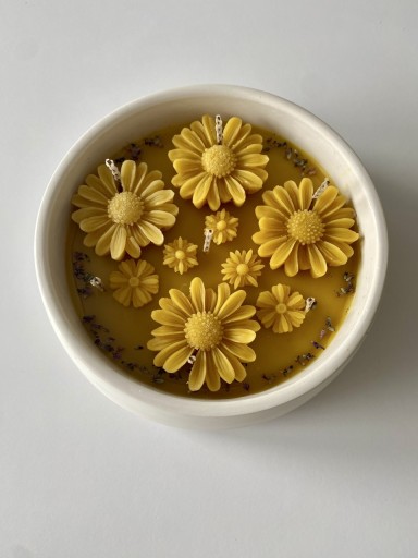 Zdjęcie oferty: Duża naturalna świeca z wosku pszczelego w formie gipsowej