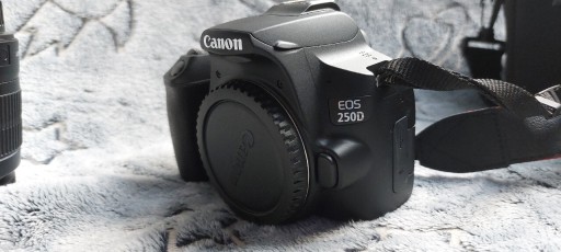 Zdjęcie oferty: Jak nowy aparat canon eos 250d