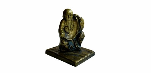 Zdjęcie oferty: Mosiężna figurka Buddy siedzącego, sygnowana