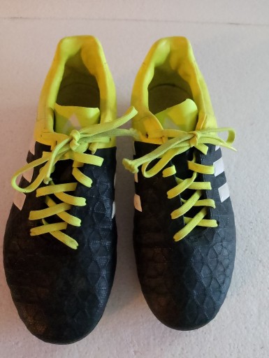 Zdjęcie oferty: Halówki buty piłkarskie  korki firmy ADIDAS  r. 36