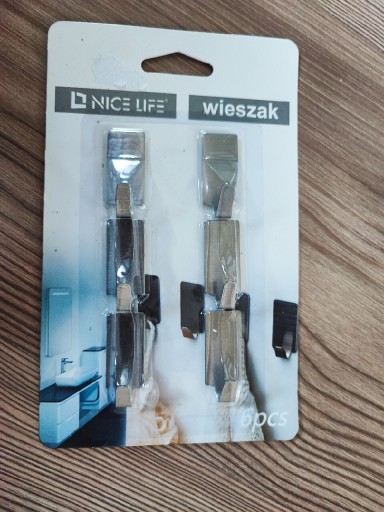 Zdjęcie oferty: Wieszaki samoprzylepne , 6 sztuk 