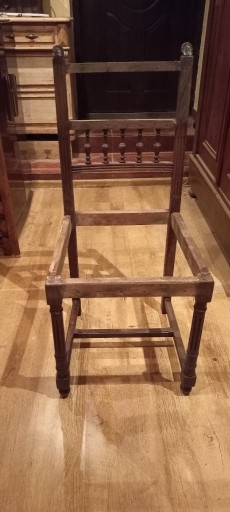Zdjęcie oferty: stare dębowe krzesła - 6 sztuk