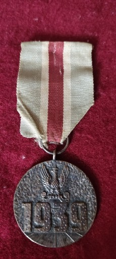 Zdjęcie oferty: Medal Za udział w wojnie obronnej 1939