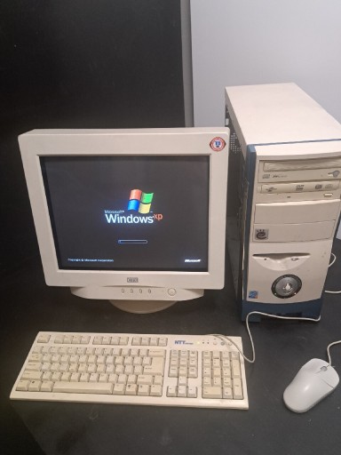 Zdjęcie oferty: Retro PC Windows XP Pentium 4 7600GS AGP