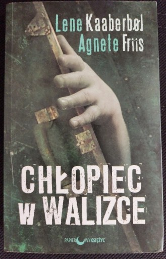 Zdjęcie oferty: Chłopiec w walizce