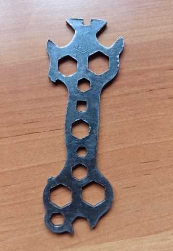 Zdjęcie oferty: APOLLO klucz rowerowy naprawczy wielootworowy przedwojenny