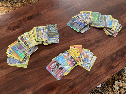 Zdjęcie oferty: Do sprzedania Karty pokemon 232szt 