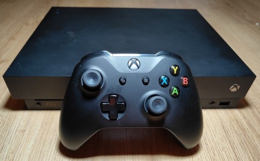Zdjęcie oferty: Xbox one X 1Tb + Pad