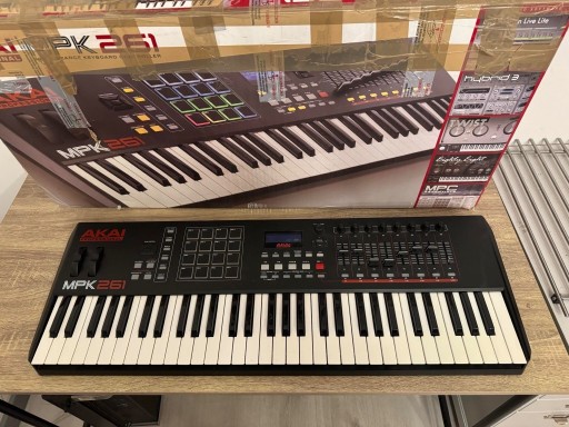 Zdjęcie oferty: Akai MPK 261 - Kontroler Midi