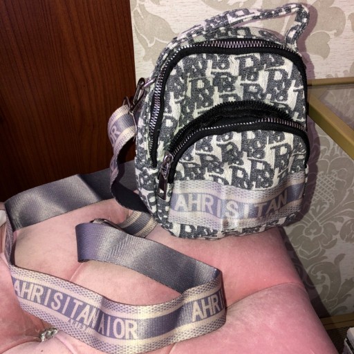 Zdjęcie oferty: Piękna torebka na ramie styl LV Louis Dior guess 