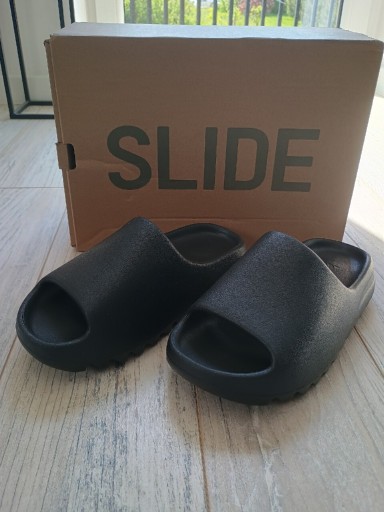 Zdjęcie oferty: Klapki yeazy slide czarne roz.40.5