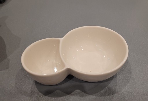 Zdjęcie oferty: Porcelanowa podwójna miseczka na przekąski 