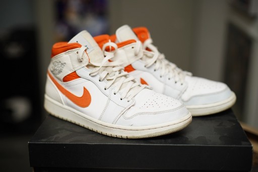 Zdjęcie oferty: AIR JORDAN 1 Mid Retro Orange 43  używane