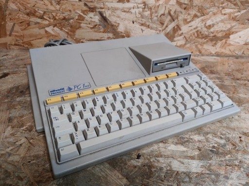 Zdjęcie oferty: RETRO KOMPUTER OLIVETTI PRODEST PC 1 HD 