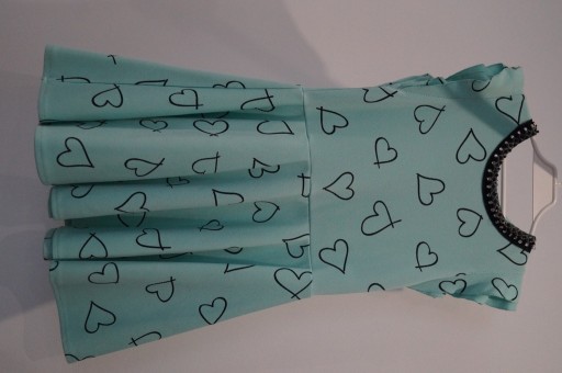 Zdjęcie oferty: Miętowa sukienka w serduszka dla dziewczynki