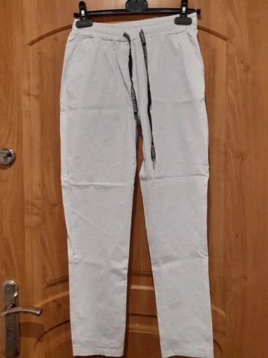 Zdjęcie oferty: Włoskie spodnie białe gumy L 