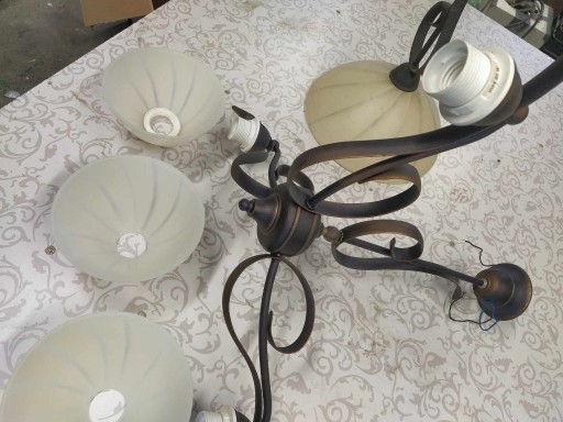 Zdjęcie oferty: lampa stylizowana potrójna w kolorze miedzi 