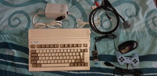 Zdjęcie oferty: Amiga 600 6MB RAM 4GB HD