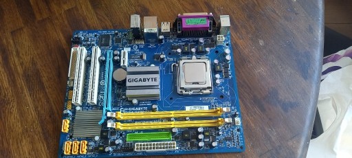 Zdjęcie oferty: Gigabyte GA-G41M-ES2H + Pentium E8400 3.0GhZ 