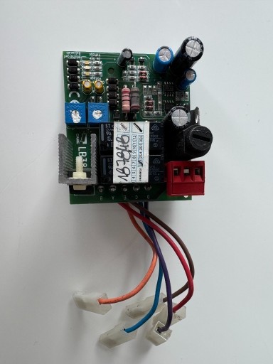 Zdjęcie oferty: CAME LB38 Moduł awaryjnego zasilania karta ładowania akumulatora, sprawny