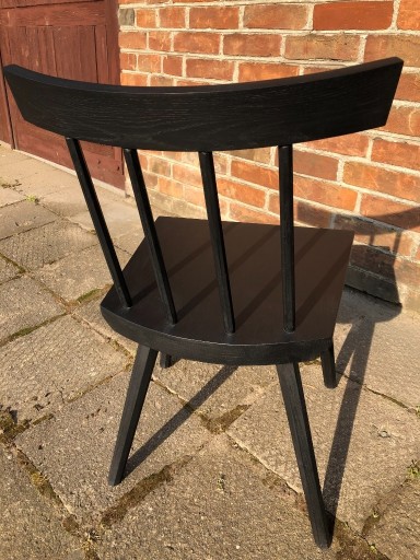 Zdjęcie oferty: Czarne krzesło z litego drewna
