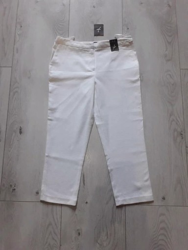 Zdjęcie oferty: białe spodnie marki Atmosphere roz. 38