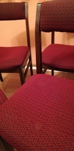 Zdjęcie oferty: Krzesła drewniane z bordowym obiciem