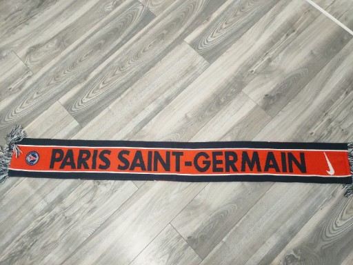 Zdjęcie oferty: Szalik klubu sportowego Paris Saint Germain