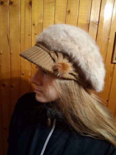 Zdjęcie oferty: Czapka zimowa z daszkiem