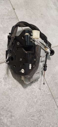 Zdjęcie oferty: Zamek drzwi, prawy przód passat b6