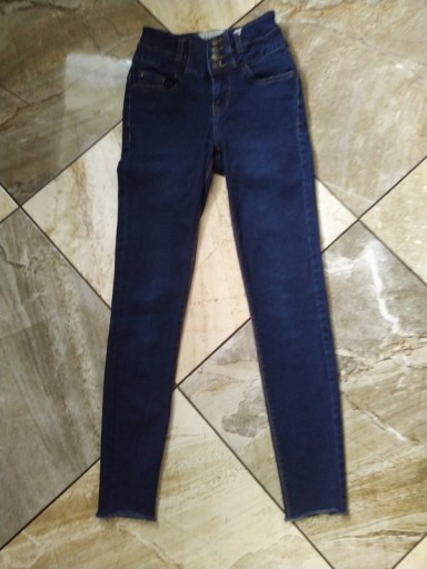 Zdjęcie oferty: jeansy rurki rozmiar 32 na 10-12 lat