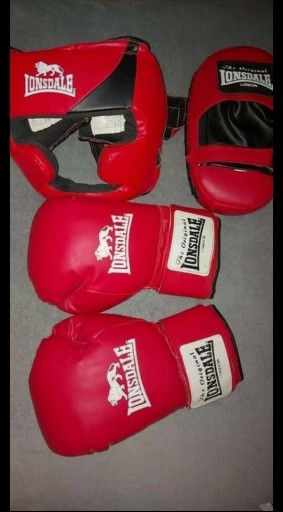 Zdjęcie oferty: Rękawice bokserkie kask i tarcza LONSDALE