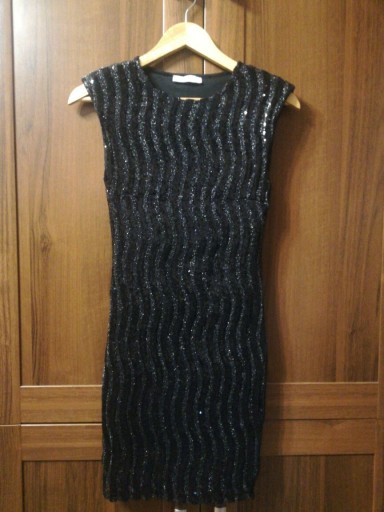 Zdjęcie oferty: Czarna sukienka z cekinami