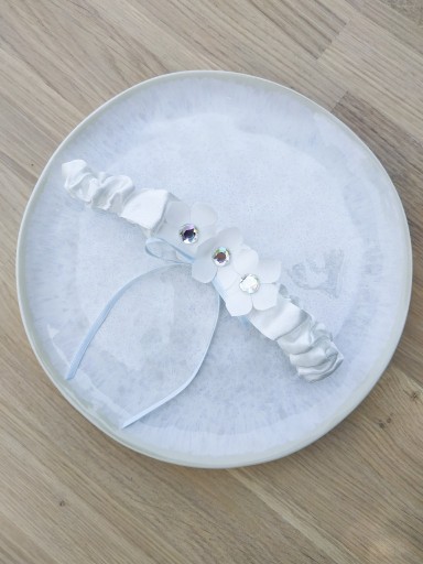 Zdjęcie oferty: Podwiązka śmietankowa kwiaty 3D kryształki