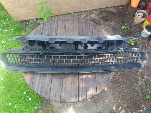 Zdjęcie oferty: Grill atrapa zderzaka challenger 2014