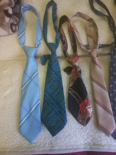 Zdjęcie oferty: Krawaty uzywane z  czasów PRl