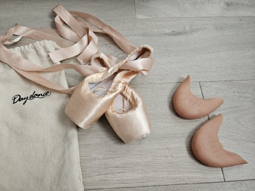 Zdjęcie oferty: Puenty buty do baletu baletki rozm. 33 + worek