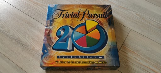 Zdjęcie oferty: nauka norweskiego gra Trivial Pursuit 20th (norsk)