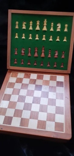 Zdjęcie oferty: Drewniana szachownica magnetyczna, 25 cm x 25 cm