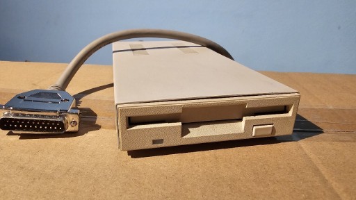 Zdjęcie oferty: Amiga stacja dyskietek rf302 