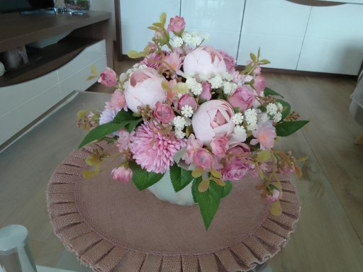 Zdjęcie oferty: Flowerbox ,kompozycja kwiatowa 