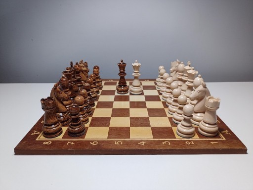 Zdjęcie oferty: Figury szachowe drewniane BUK szachy